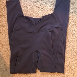 Alphalete cross body blue/navy leggings size M